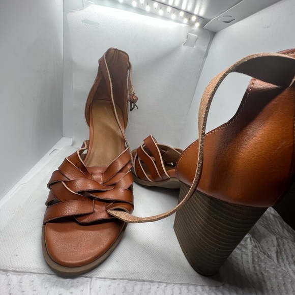 Universal Thread Brown Strappy Heeled Sandals, stacked heels, sz 8 - Picture 9 of 10